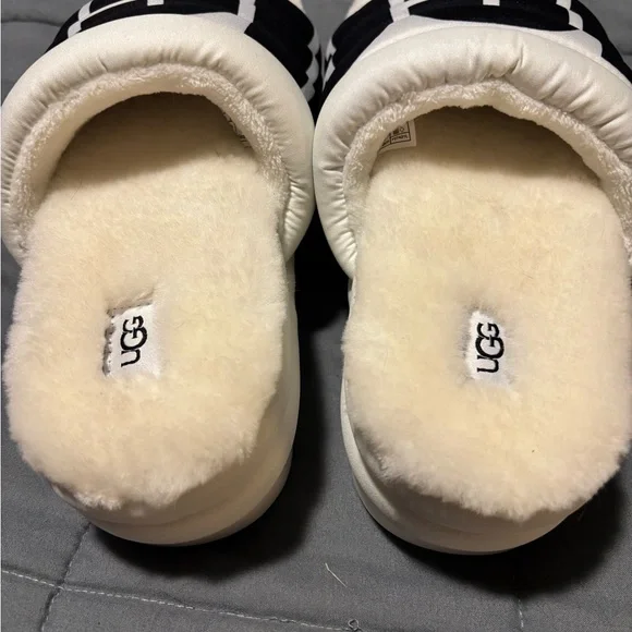 UGG Treadlite White Chunky Platform Slides Women’s Size 8 - Picture 2 of 8